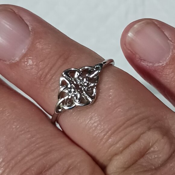 NWOT Vintage Silver Celtic Knot Infinity Love Knot Ring Size 7.5 - Picture 2 of 12